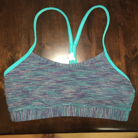 Lululemon sports bra size 6!!!!