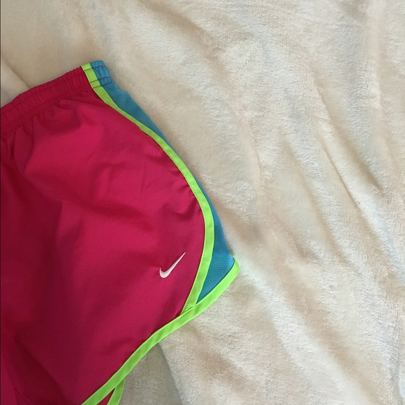 NIKE DRI-FIT SHORTS (COLOR BLOCK) - Picture 2 of 3