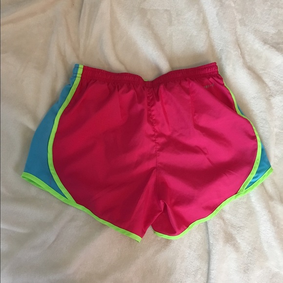 NIKE DRI-FIT SHORTS (COLOR BLOCK) - Picture 3 of 3