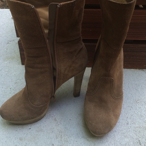 BCBGMaxAzria suede Aubrey perfect for Fall Boots