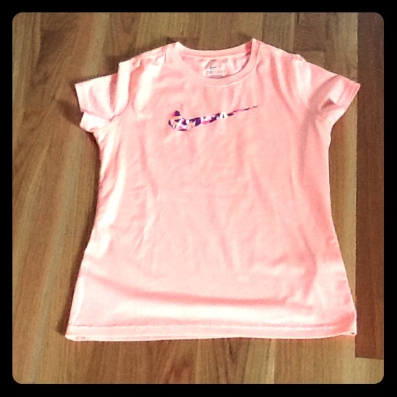 Athletic tee