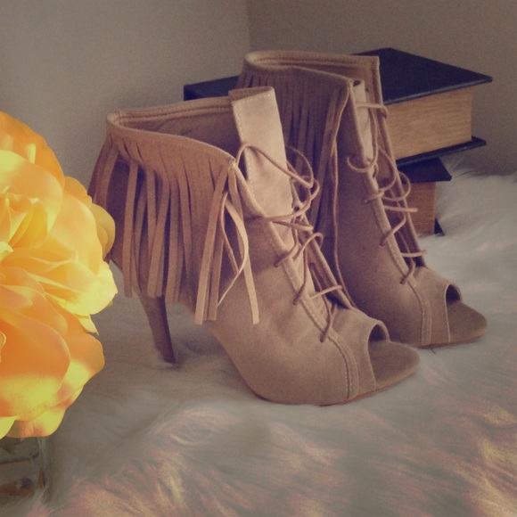 CLEANING CLOSET EVERYTHING IS $15 - Picture 1 of 1