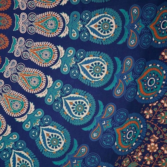 Peacock Mandala Throw - Picture 3 of 4