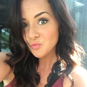 Meet your Posher, Abbey