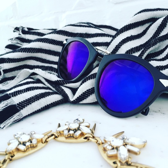 Accessories - "Margot" Sunglasses || Black & Blue Mirror