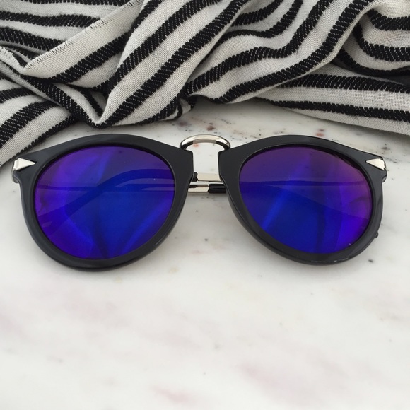 "Margot" Sunglasses || Black & Blue Mirror - Picture 2 of 6