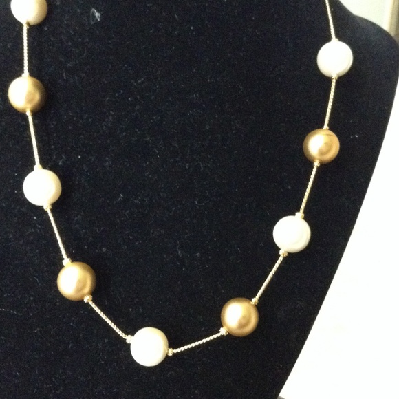 BRAND NEW GOLD AND WHITE PEARL  NECKLACE