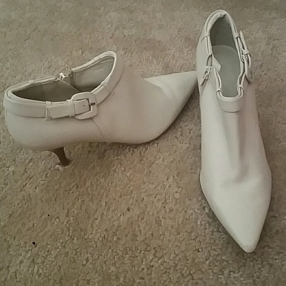 Nine West Shoes - Nine West ankle boots cream color