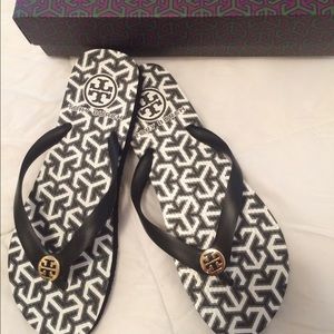 New Tory Burch flip flops, black/white sz 7