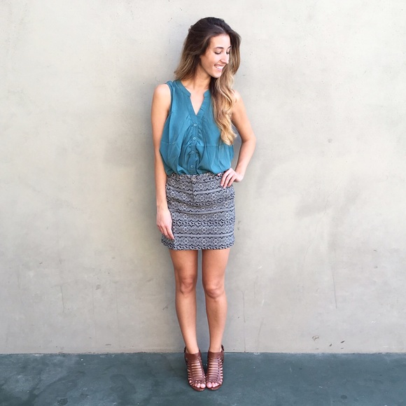 black and white patterned skirt - Picture 3 of 4