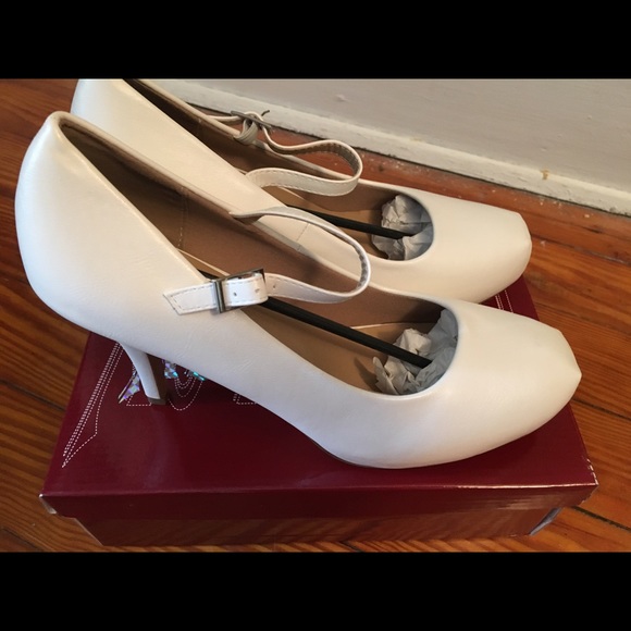 ‼️SOLD‼️New Delicacy White 4" Heels w/ straps. - Picture 2 of 4