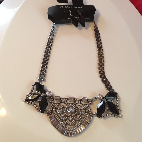 Rhinestone and black stone set