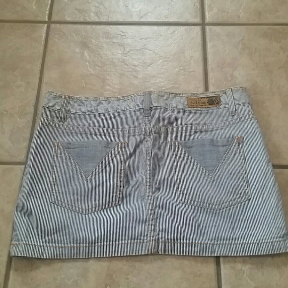 VOLCOM SKIRT - Picture 2 of 3