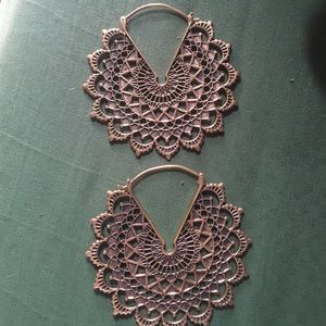 Maya Majesty Black - stretched