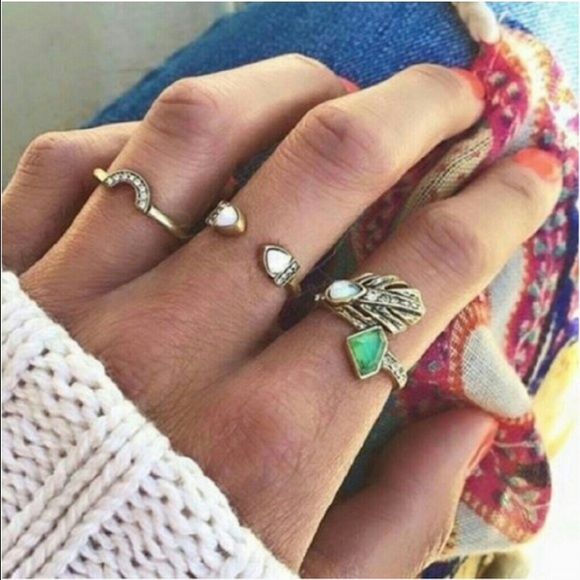 Jewelry | Emerald green leaf wrap ring - Picture 2 of 3