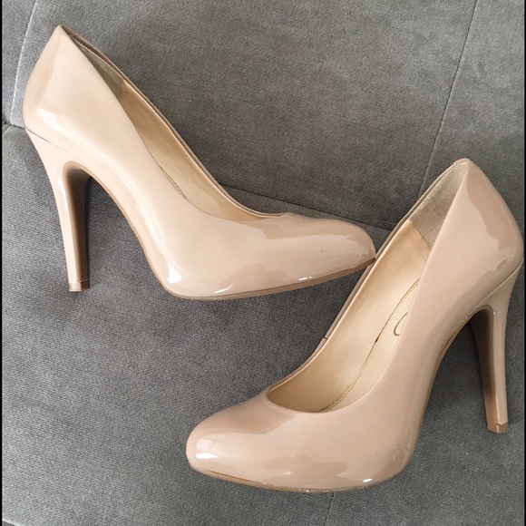 Jessica Simpson Nude heels, like new!