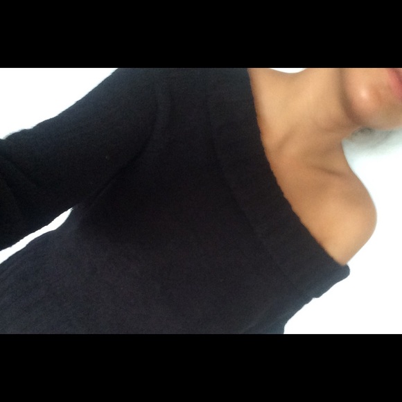OFF THE SHOULDER WH/BM SWEATER