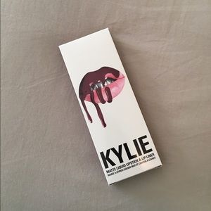 Kylie Lip Kit in Love Bite