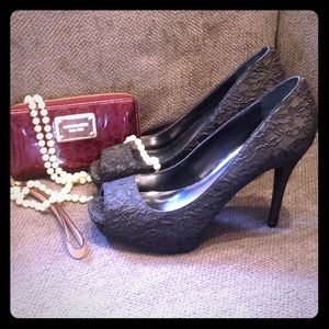 Vera Wang black pumps