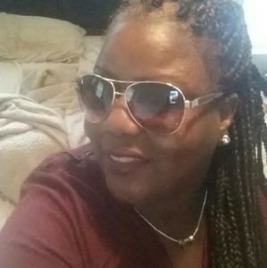 Meet your Posher, Priscilla