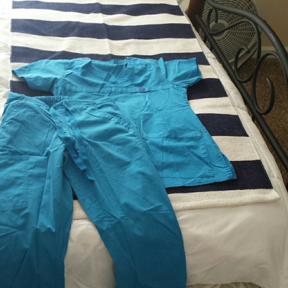 Nice winks scrub set...too small for me