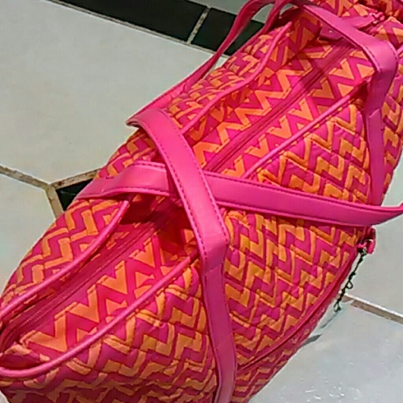 Vera Bradley large Trimmed Vera Tote NWT - Picture 3 of 4