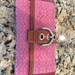 Coach logo wallet pink