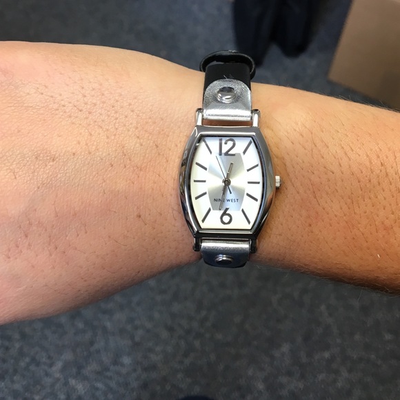 BRAND NEW Nine West-silver with black band - Picture 4 of 4
