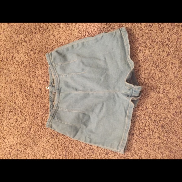 UO BDG Light wash denim shorts -26 - Picture 1 of 3