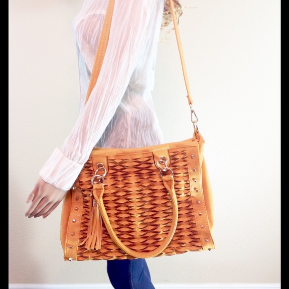 Louis Cardy Handbags - Louis Cardy Textured Shoulder Bag