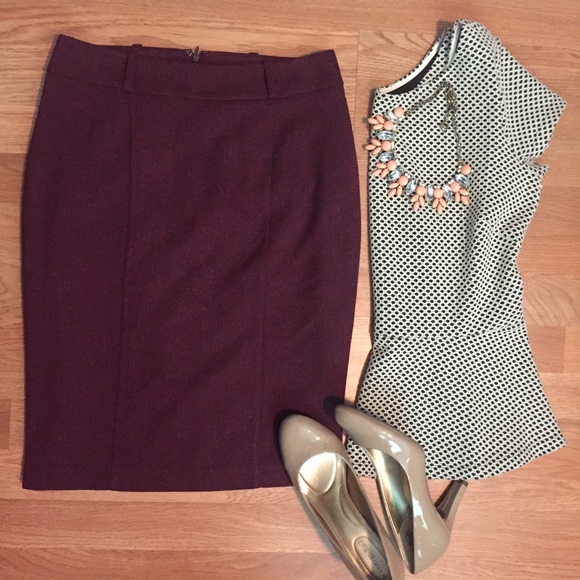 Mossimo Supply Co. Dresses & Skirts - Mossimo burgundy pencil skirt sz 4. Classic style!