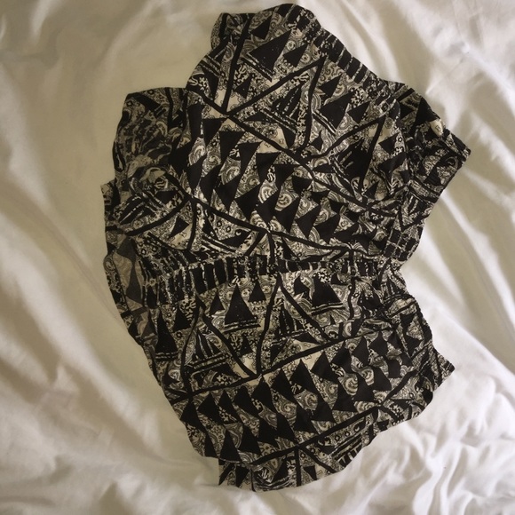 Super soft comfy triangle Aztec patterned shorts m