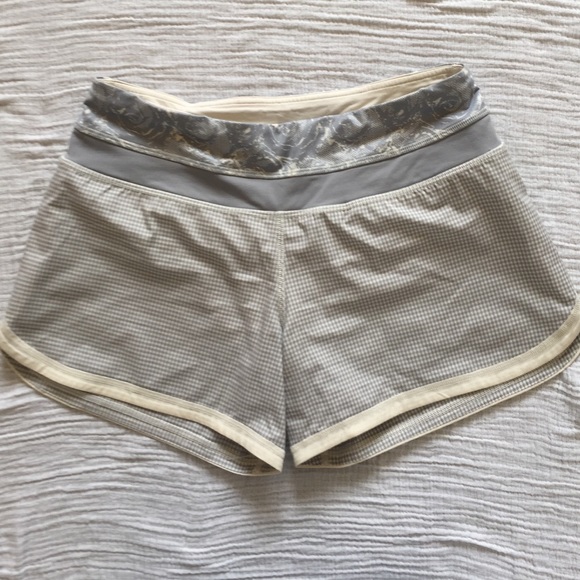 ⭕️ SOLD EUC Lululemon Groovy Run Shorts size4