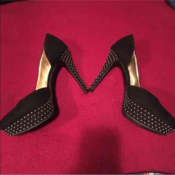 Nine West black suede pumps