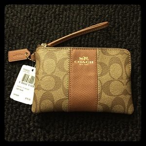 Authentic Coach wristlet with tag🎀Make an offer!!