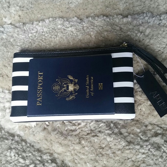 ✨NEW✨Apt. 9 WRISTLET - Picture 4 of 4