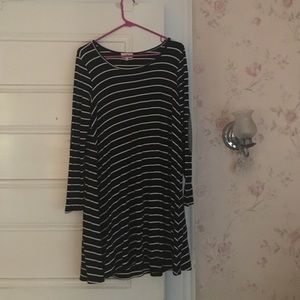 Like-new quarter sleeve length stripe dress
