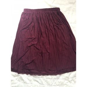 Pleated midi-length skirt!