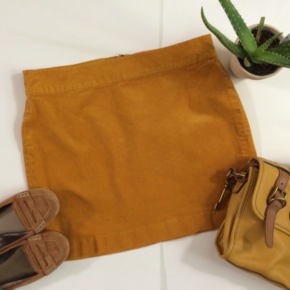 Banana Republic Dresses & Skirts - ✨SALE✨Banana Republic Factory Corduroy Mini Skirt