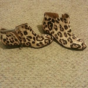 Brand new leopard ankle boot