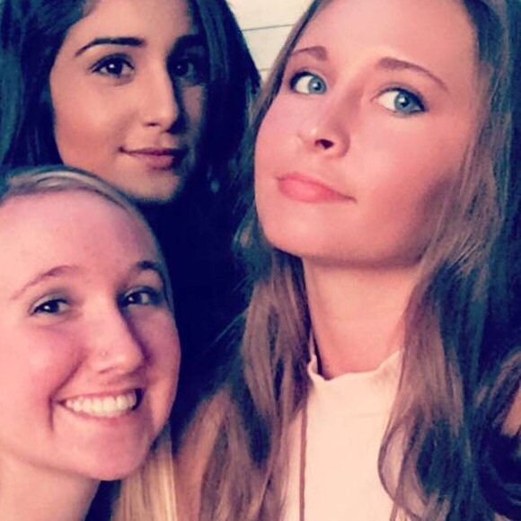 Meet your Posher, Ali - Picture 1 of 1