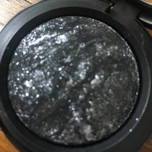 Large eyeshadow