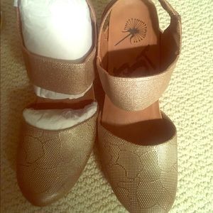 Gold and Tan Rexburg OTBT Wedges-New