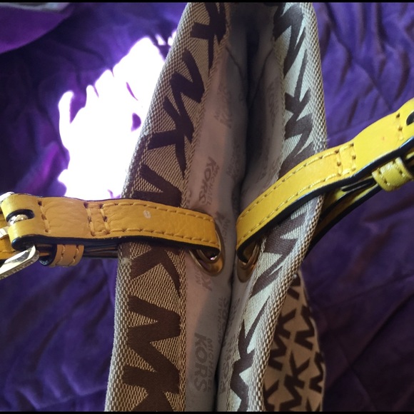 💯% Authentic Michael Kors Large Purse - Picture 4 of 4