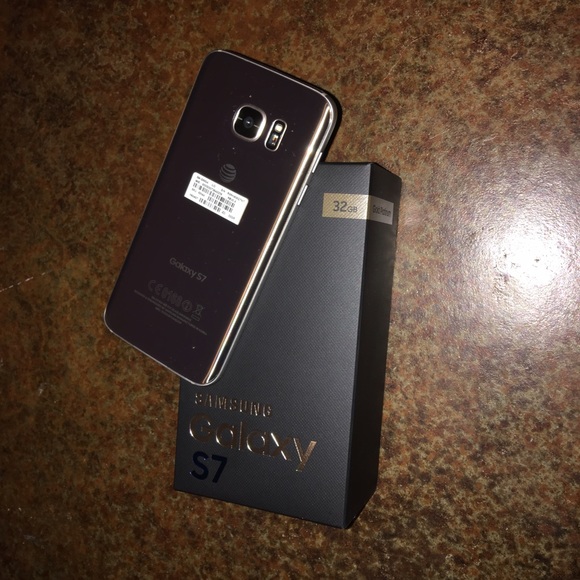 Samsung Galaxy S7 GOLD - Picture 4 of 4