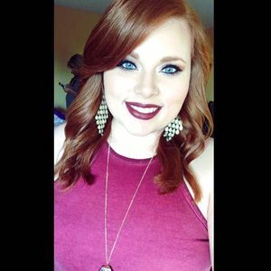 Meet your Posher, Caitlin