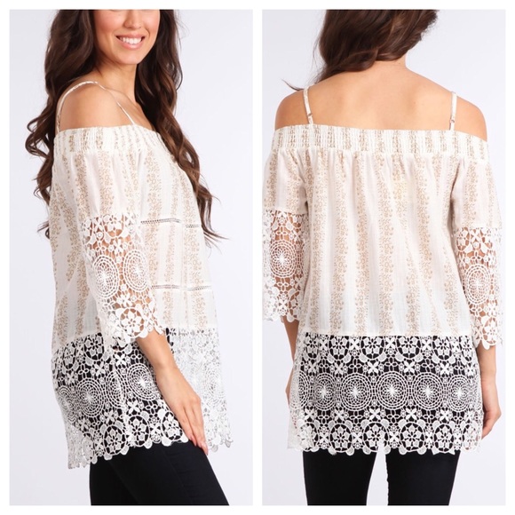 ❌ SOLD BUNDLED❌ Off the Shoulder Top - Picture 2 of 4
