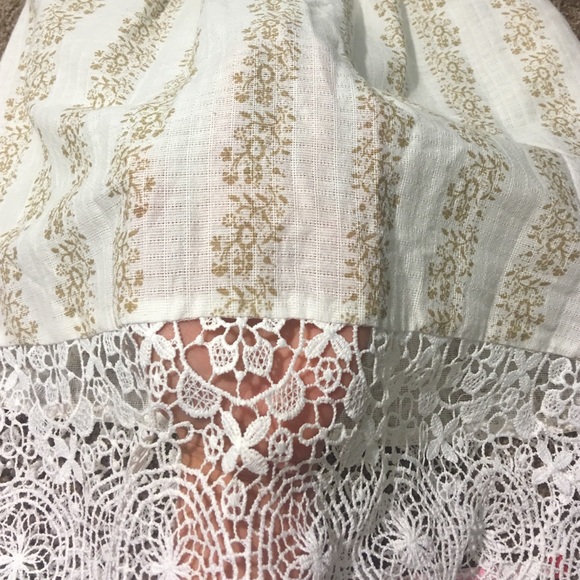 ❌ SOLD BUNDLED❌ Off the Shoulder Top - Picture 4 of 4