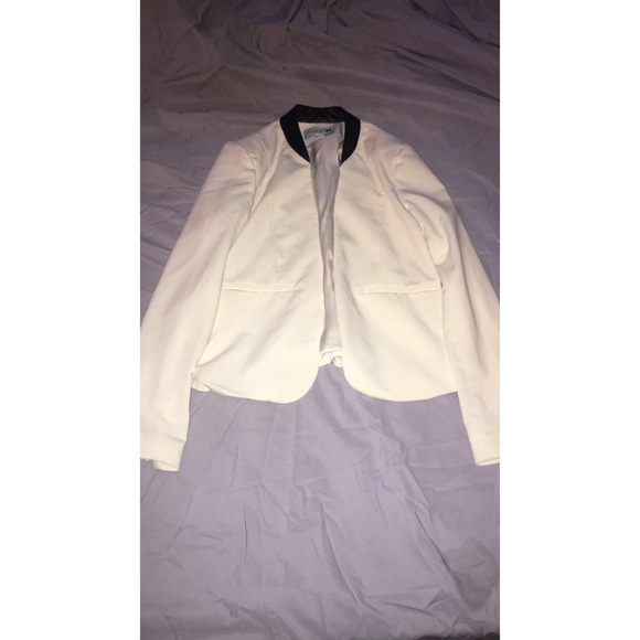 Super Cute White/ Black Blazer ✨✨✨🔥🔥