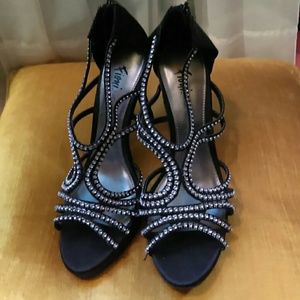 Fioni Night Black Heels